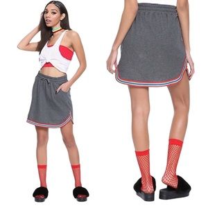 HOT TOPIC Rainbow Stripe Dolphin Skirt With Drawstring Waist & Pockets Grey Sz M